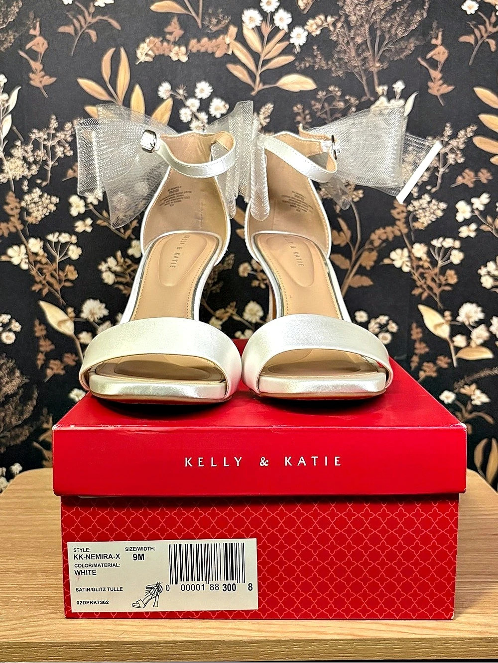 Kelly & Katie Nemira-X Bow Heels White Size 9